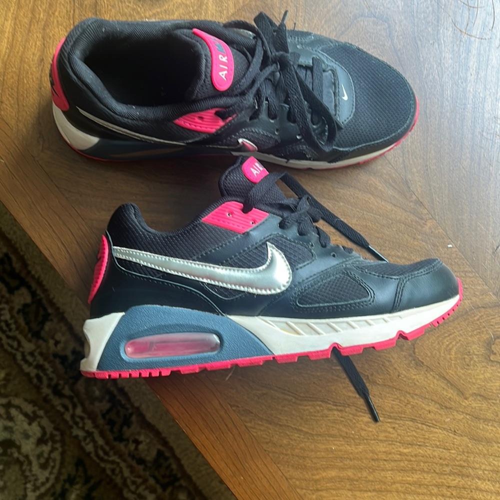 Nike Air Max Women’s 7.5
